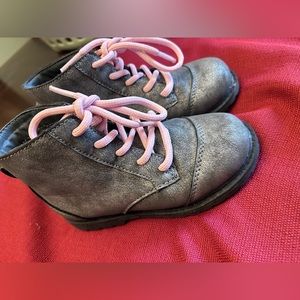 Girls gray boots